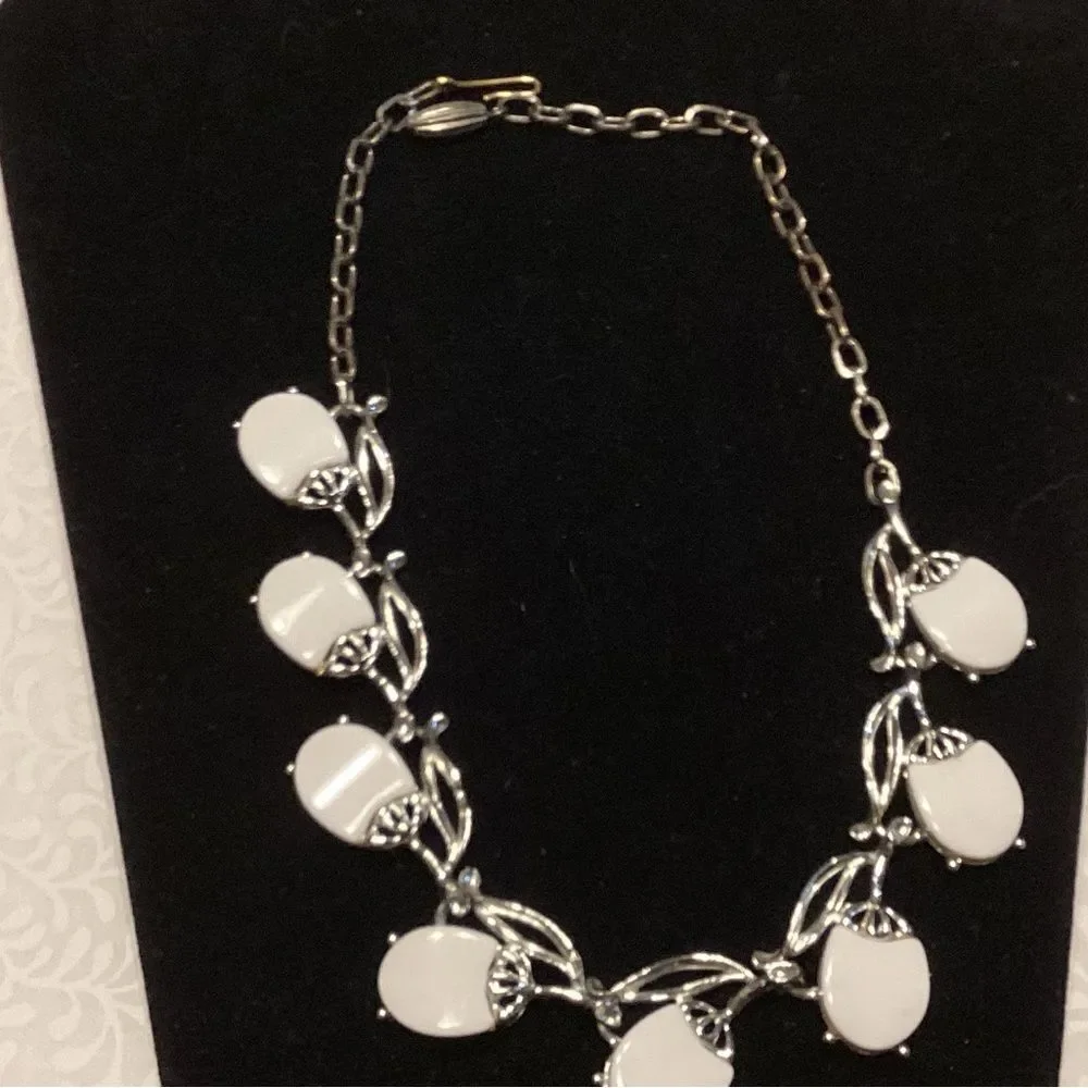 Elegant Silvertoe and White  Vine Necklace